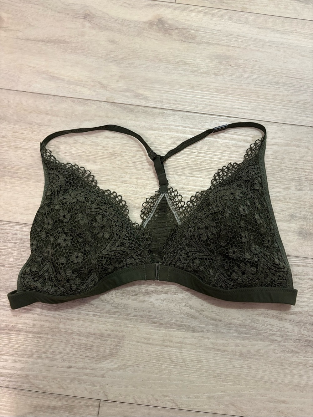 Victoria’s Secret Body by Victoria Lace Bralette Bra Olive Green Size Large